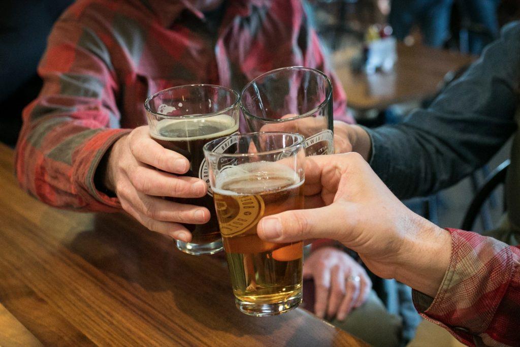 west-yellowstone-montana-drinks-beers-dining-restaurants