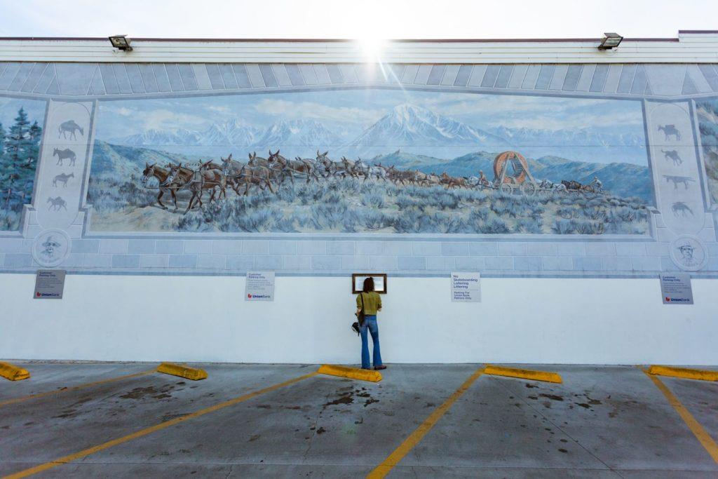 california-bishop-downtown-mural