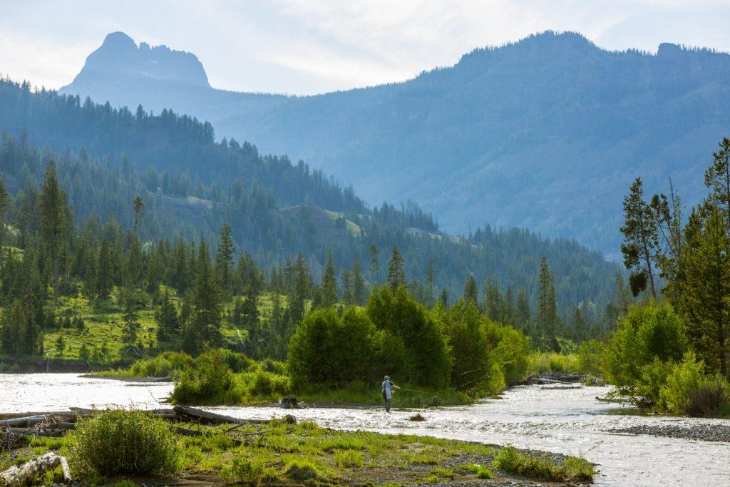 lodges-east-yellowstone-wyoming-scenery-river-shoshone-fly-fishing