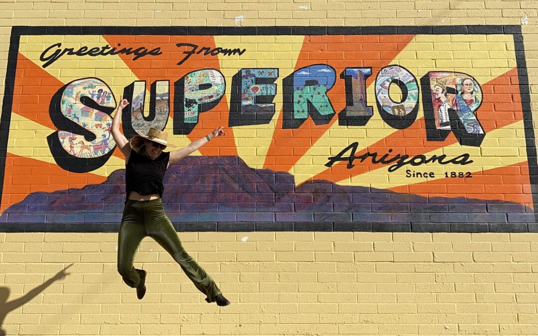 Un largo fin de semana de arte y aire libre en Superior, Arizona