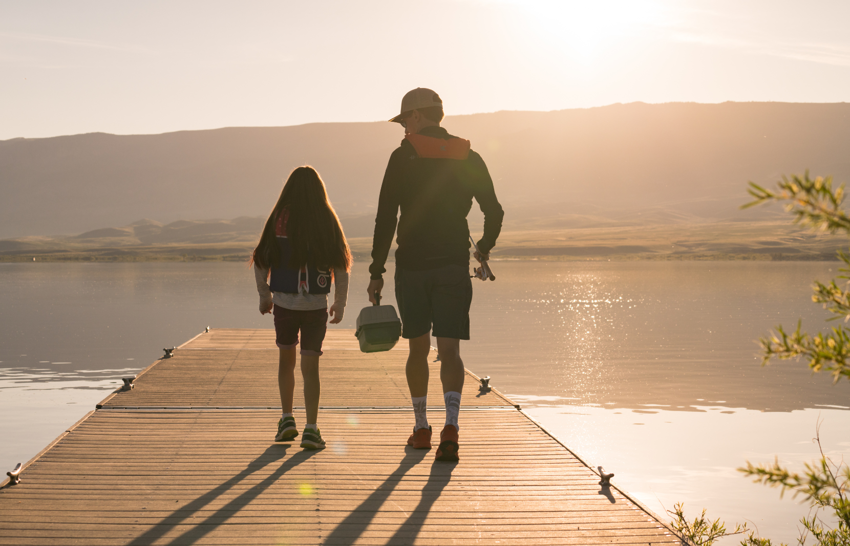 2 people go fishing on Otter Creek State Park Utah