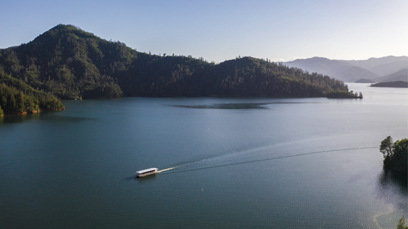 Boat on Shasta Lake
