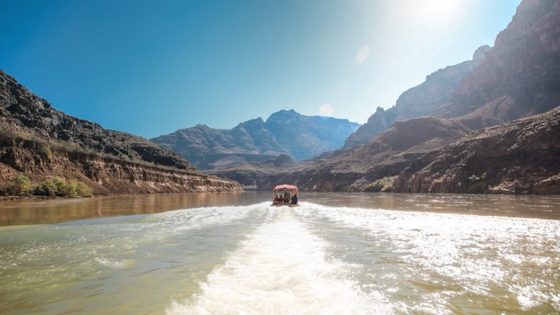 Pontoon boat in Gand Canyon West
