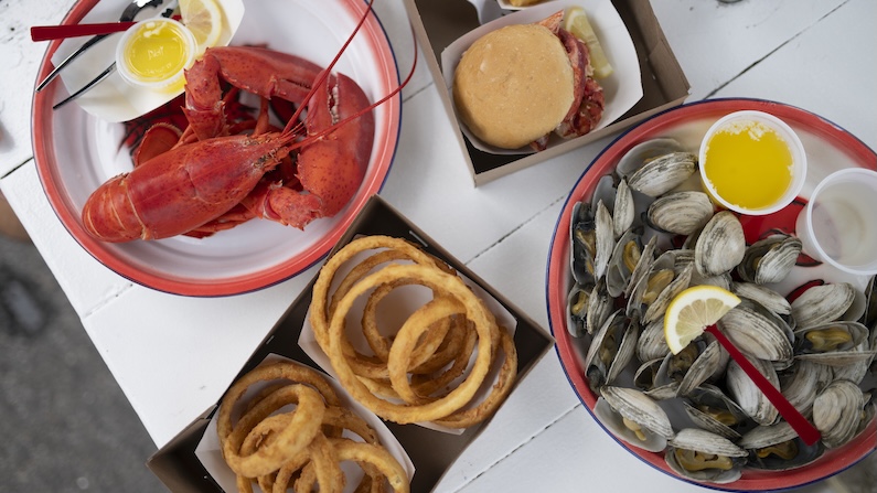 Seafood platter: the Maine thing to savor!